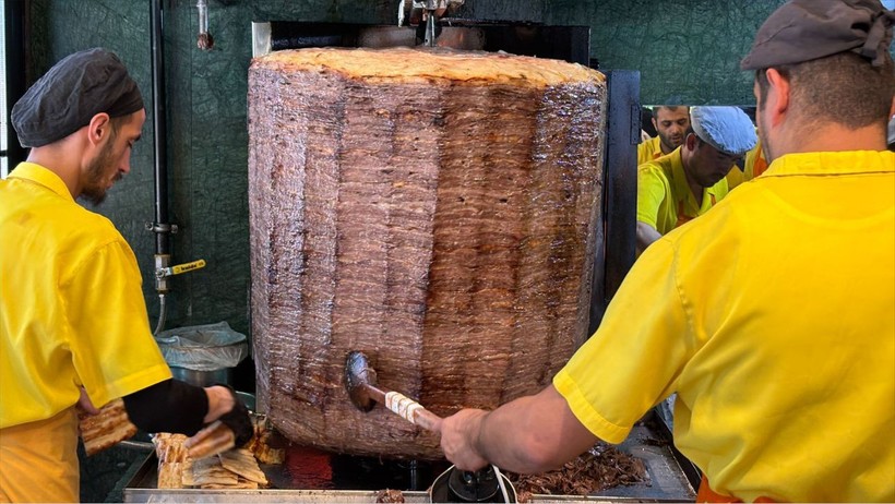 Sivas’ta Üç Nesildir Aynı Lezzet: Atölye Camii’nin Gölgesinde Mis Gibi Döner!