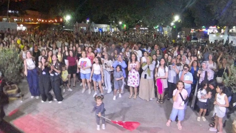 Burhaniye'de Festivalin Ritmi Bodoslama ile Yükseldi