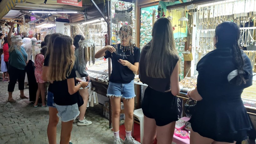 Mısır Çarşısını Aratmayan Yer Edremit’te