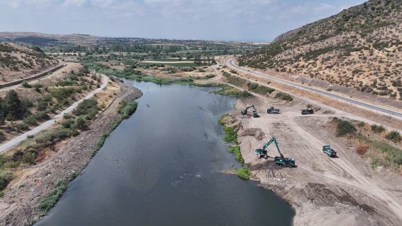 DSİ’den Kepsut-Simav Çayı’nda Yatak Tanzimi 