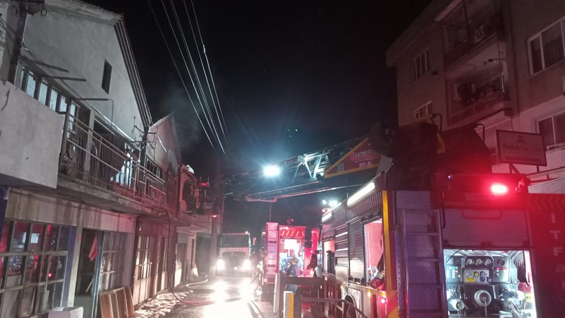 Balıkesir’de Marangozhanede Çıkan Yangın Korkuttu