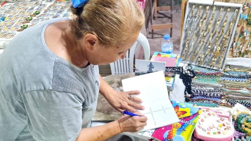 Şair Gönül Ünver, Hanımeli Sanat Sokağı'nda Gönüllere Dokunuyor