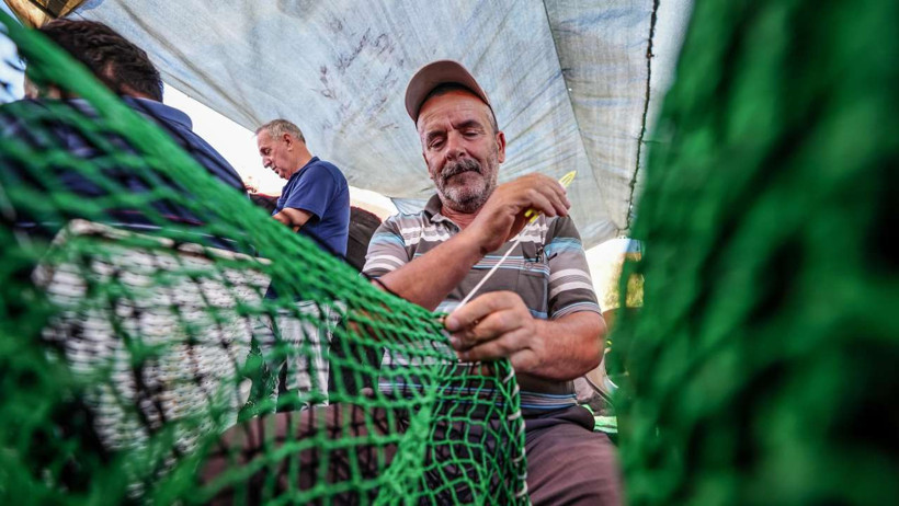 balıkçı elinde ağ
