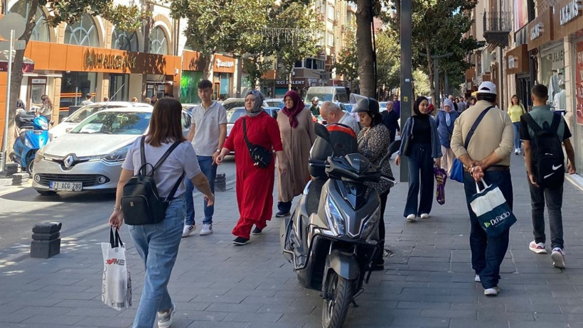 Sezon Sonu İndirimleri Kalabalığı Getirdi: Balıkesir Hareketli - 1. resim