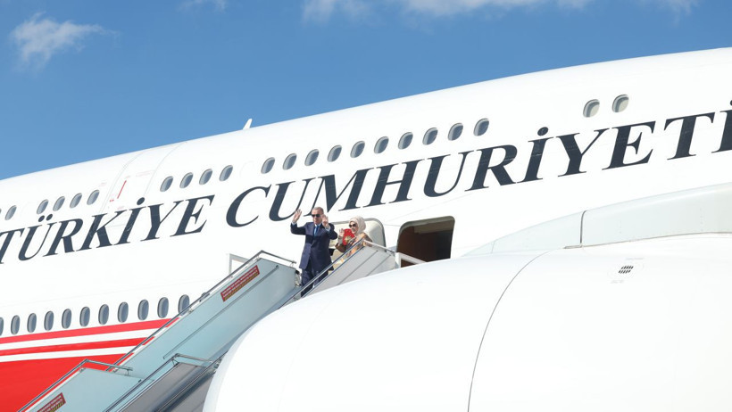 erdoğan türkiye cumhuriyeti uçağına biniyr