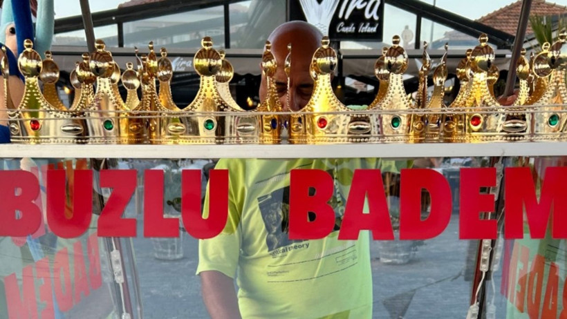 Ayvalık’ta Yazın Tadı Buzlu Bademle Çıkıyor