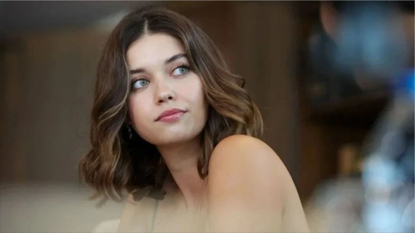 Afra Saraçoğlu Paris Yolcusu: Balenciaga Defilesinde Tek Türk Konuk - 1. resim