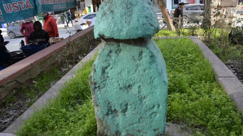 yeşil mezar taşı