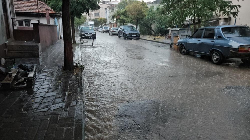 Sındırgı’da Sağanak Yağış Hayatı Olumsuz Etkiledi - 2. resim