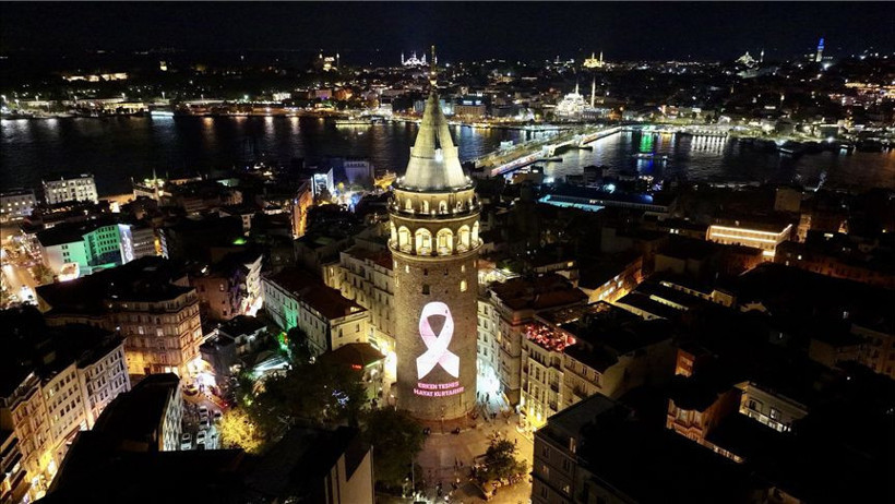 Galata Kulesi bu kez umut için ışıldadı
