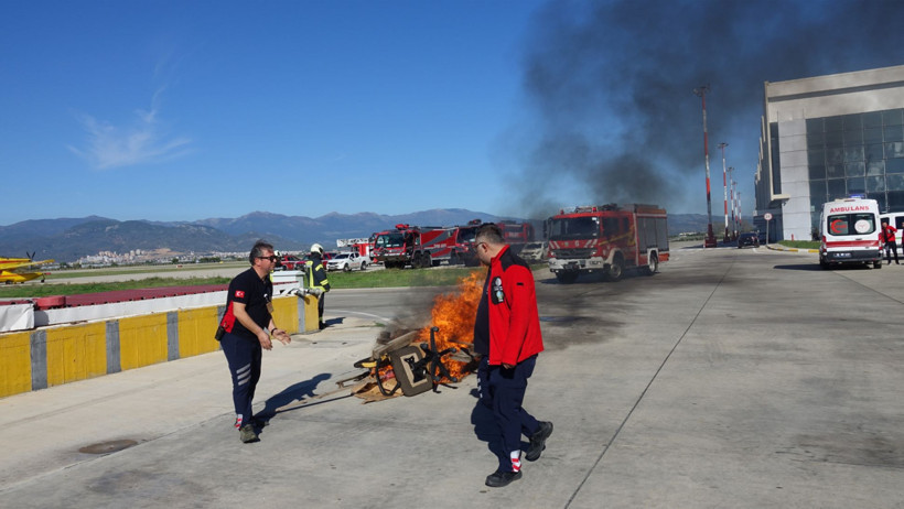 Balıkesir Kocaseyit Havalimanı'nda deprem ve yangın tatbikatı gerçekleştirildi - 1. resim