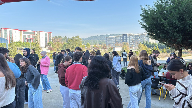 BAÜN'de Deprem Şiddetli Hissedildi: Öğrenciler Dışarı Çıktı - 1. resim
