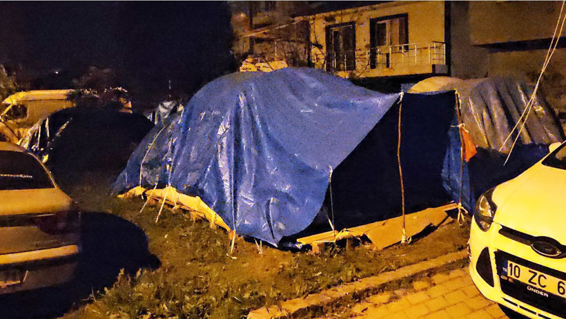 sındıgıda sabah saatlerinde deprem