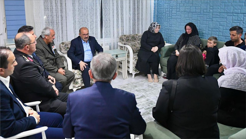 Vali İsmail Ustaoğlu’ndan Şehit Ailesine Anlamlı Ziyaret - 1. resim