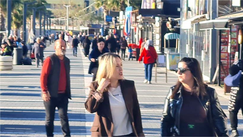 Altınkum Kordon’da Yapılar Mühürlendi Ama Deniz Keyfi Bitmedi