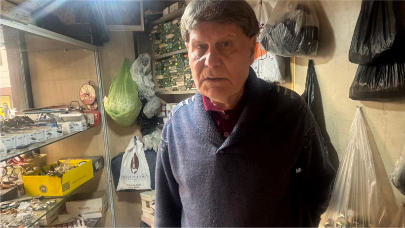 70 yıldır saat tamiri yapan Mustafa Dinçler, mesleğin en büyük düşmanının su olduğunu söylüyor. Mekanik ve antika saatlere ilginin arttığını belirten usta, “Pilli saat değerini korumaz ama mekanik saat yıllandıkça kıymetlenir” diyerek zanaatin önemini vurguluyor.