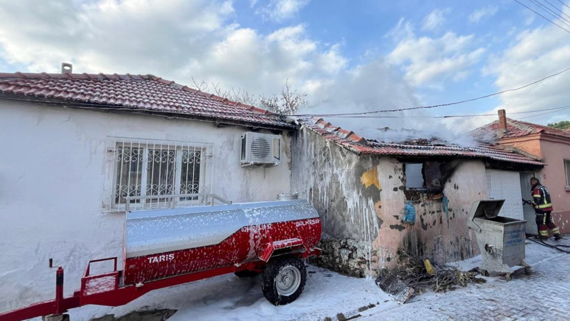 Ayvalık Altınova’da depo yangınına hızlı müdahale - 2. resim