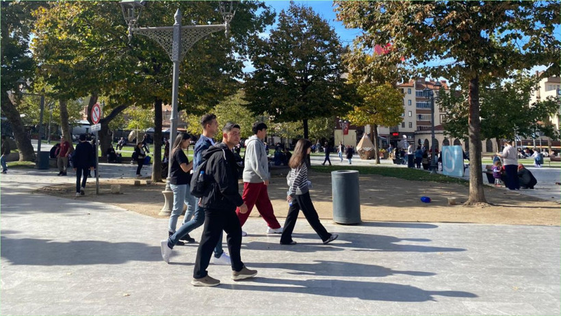 AK Parti İl Başkanı Mehmet Aydemir’den Zağnos Paşa Meydanı Çıkışı: “Balıkesir Hizmet Bekliyor, Masal Değil”