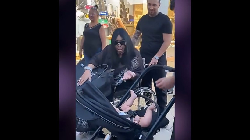 Bülent Ersoy'un AVM’deki Duygusal Anı