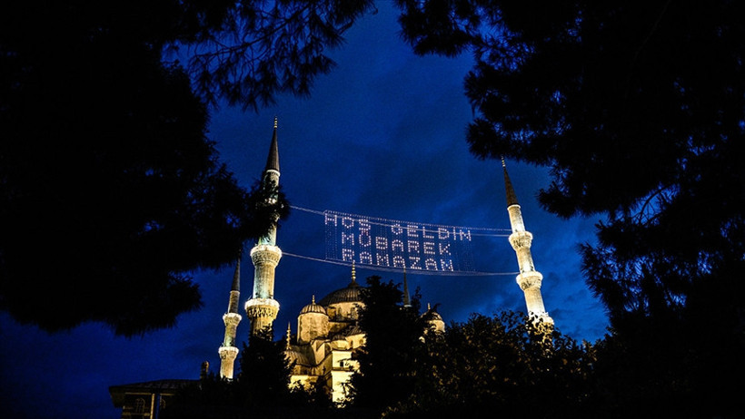 2026 Ramazan ayının başlangıç tarihi, milyonlarca Müslüman tarafından merak ediliyor. Diyanet İşleri Başkanlığı’nın yayımladığı 2026 dini günler takvimiyle birlikte Ramazan’ın ne zaman başlayacağı ve ilk orucun hangi gün tutulacağı netleşti. Peki 2026 Ramazan ayı tam olarak hangi tarihte idrak edilecek?