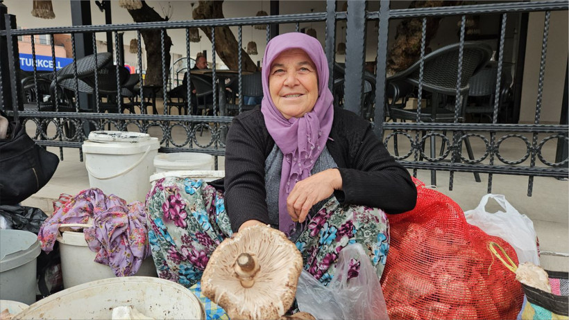 Sındırgı'da Vatandaş Gündelik Hayatına Dönmeye Çalışıyor