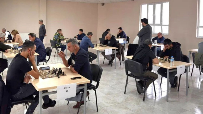 Edremit’te Öğretmenler, Satranç Turnuvasında Ter Döktü