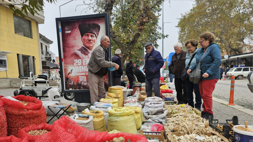 Sındırgı'da Vatandaş Gündelik Hayatına Dönmeye Çalışıyor