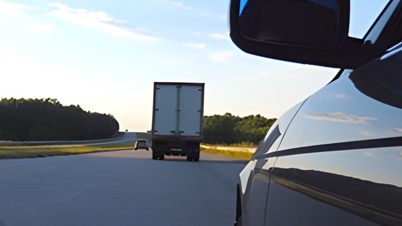 Tıra Arkadan Çarpan Otomobilde Feci Son!