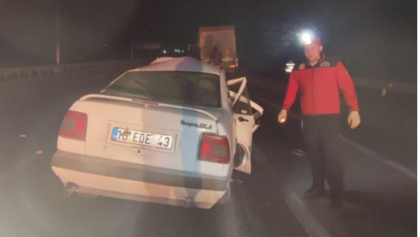 Tıra Arkadan Çarpan Otomobilde Feci Son!