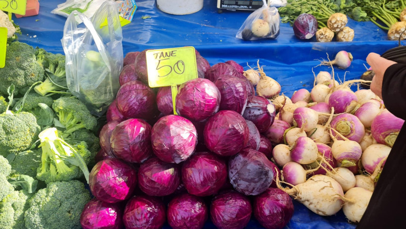 Edremit’te Kış Sebzeleri Pazarlarda