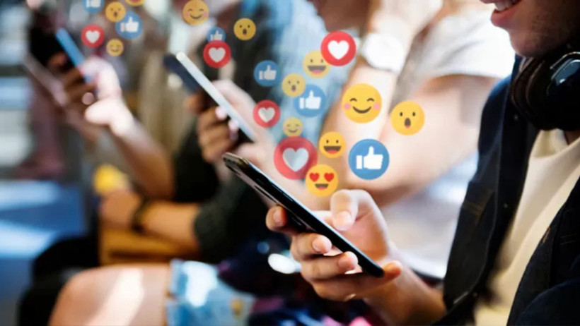 Sanal Ağların Gölgede Bıraktığı Ahlâk: Gençlerin Zihninde Neler Oluyor? 