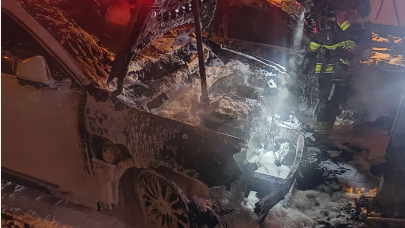 Burhaniye’de Park Halindeki İki Araç Alev Alev Yandı: Çevrede Büyük Önlem!