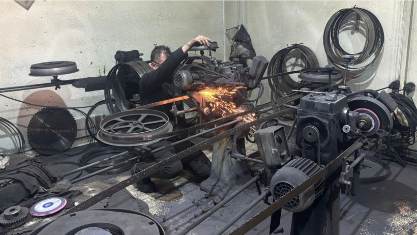 35 yıllık bileme ustası Hakan Akyol: “Baba mesleğini sürdürüyorum, el becerisi ve teknik bilgi olmadan bu iş yapılmaz.”