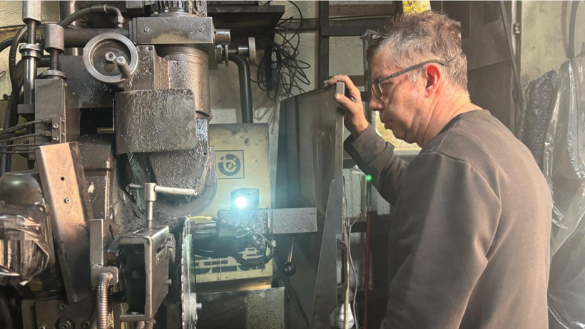 35 yıllık bileme ustası Hakan Akyol: “Baba mesleğini sürdürüyorum, el becerisi ve teknik bilgi olmadan bu iş yapılmaz.”