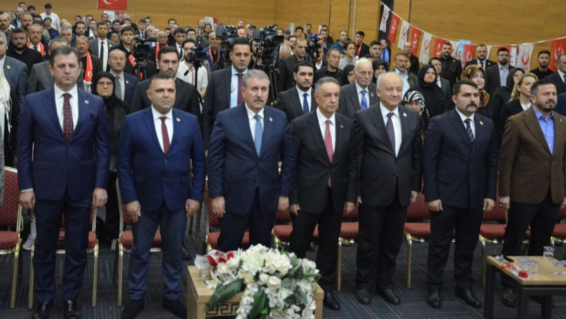 Destici’den Kadınlara Karanfilli Jest