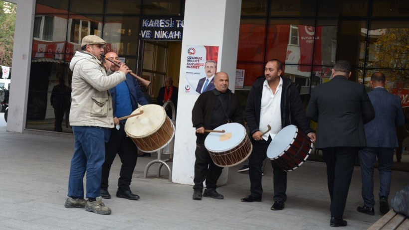 Destici’den Kadınlara Karanfilli Jest