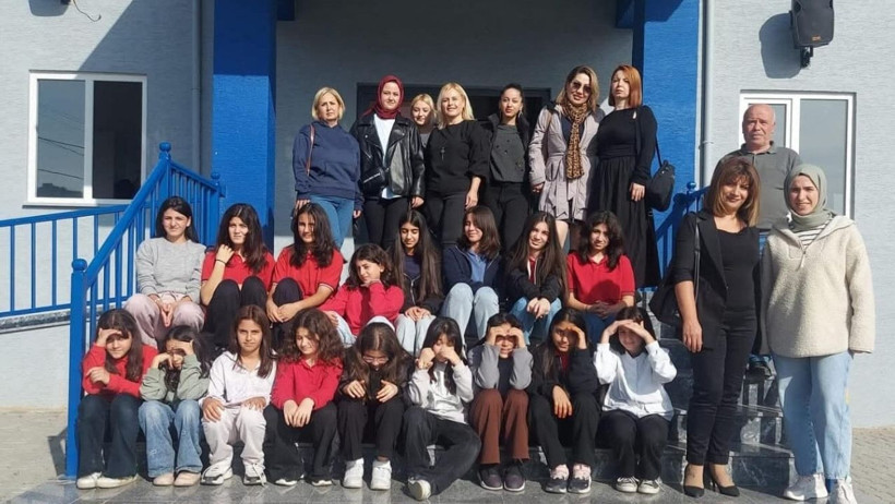 Kursiyerlerden Öğrencilere Uygulamalı Saç Bakımı