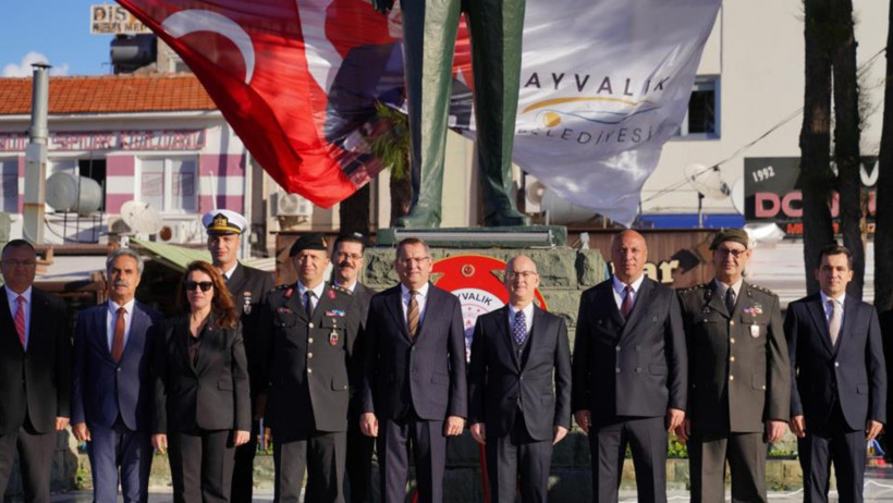 Ayvalık’ta Öğretmenler Günü Törenle Kutlandı