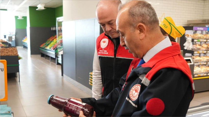 Bizzat Kendisi Denetledi! Balıkesir'de Marketler Denetim Altında!