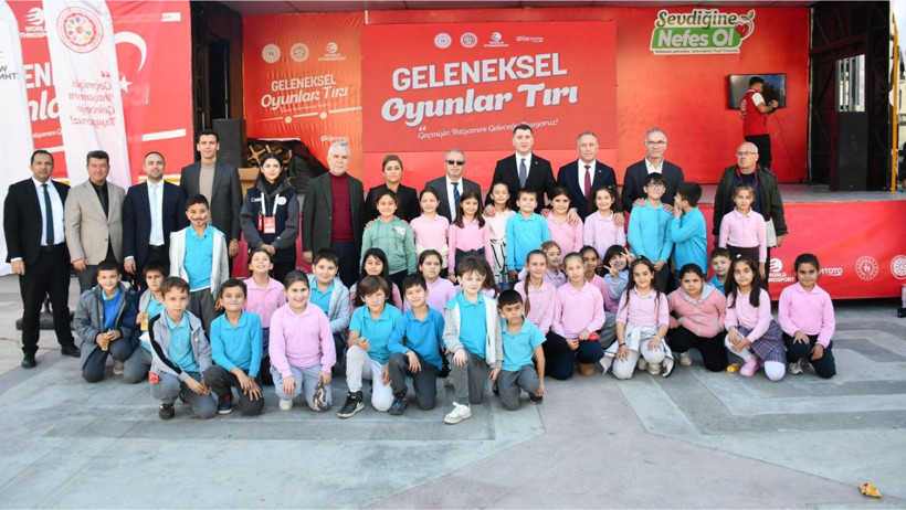 Sındırgı’da “Geleneksel Oyunlar Tırı” ile Yaşatıldı