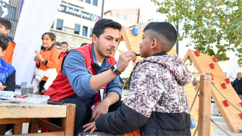 Sındırgı’da “Geleneksel Oyunlar Tırı” ile Yaşatıldı