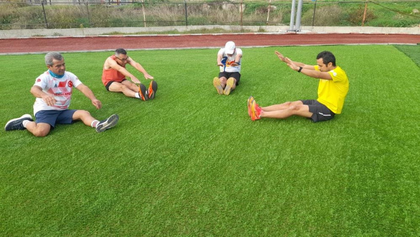 Depreme Rağmen Koşuyor: Emekli Polis Rekor Peşinde