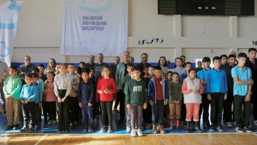 Edremit Okulları Spor Malzemeleriyle Desteklendi