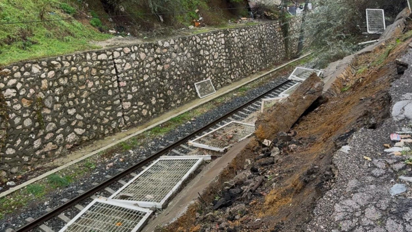 Bandırma Tren Yolu İstinat Duvarı Çöktü!