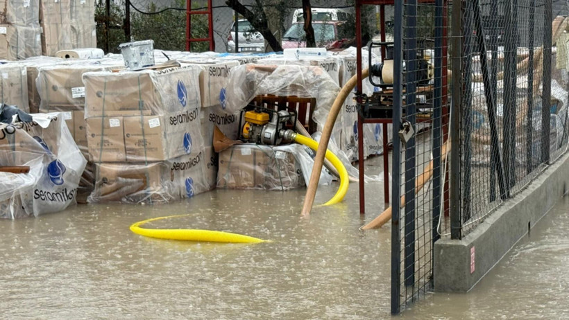 Edremit ve Çevresinde Yoğun Yağış Sonrası Müdahale Seferberliği