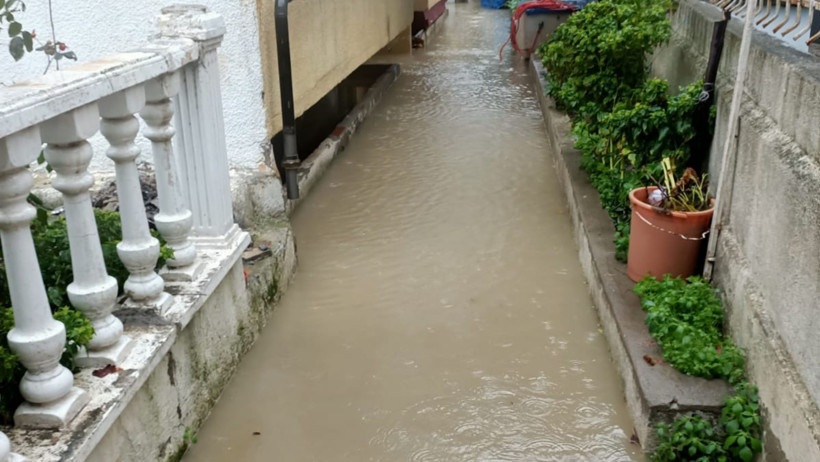 Edremit ve Çevresinde Yoğun Yağış Sonrası Müdahale Seferberliği