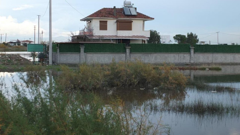 Burhaniye’de Sağanak Yazlıkları Su Altında Bıraktı