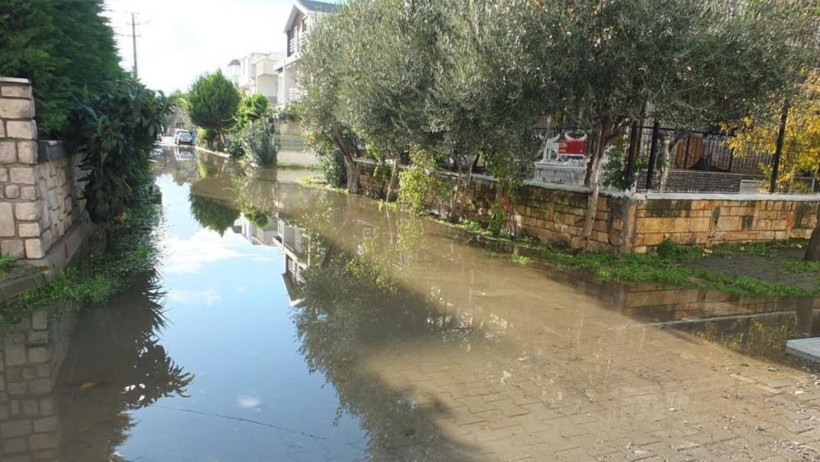 Burhaniye’de Sağanak Yazlıkları Su Altında Bıraktı