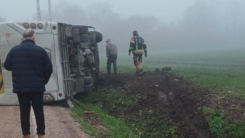 Balıkesir'de Okul Servisi Yoldan Çıktı! 8 Öğrenci Yaralandı