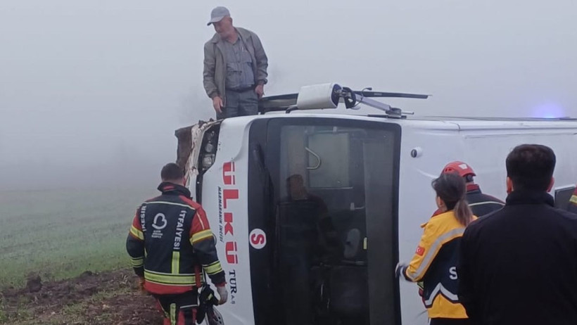 Balıkesir'de Okul Servisi Yoldan Çıktı! 8 Öğrenci Yaralandı